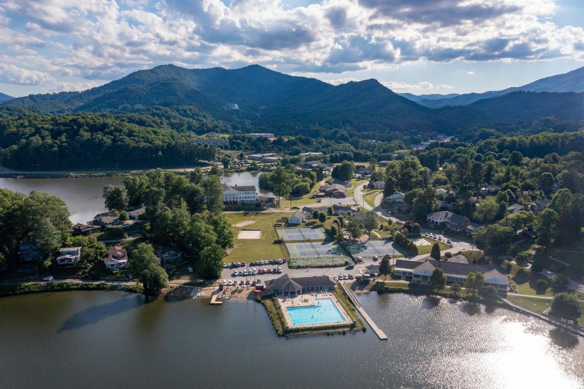 English Roses Lake Junaluska Buitenkant foto